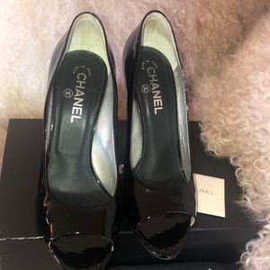 👠CHANEL👠patent black peep-toe shoes